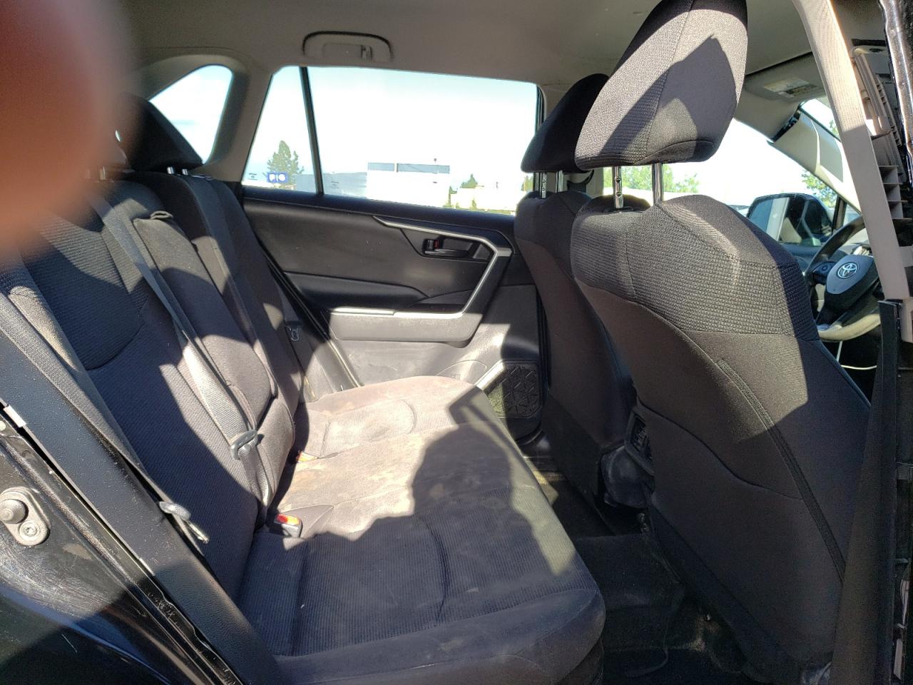 Toyota RAV4 Le Image 13